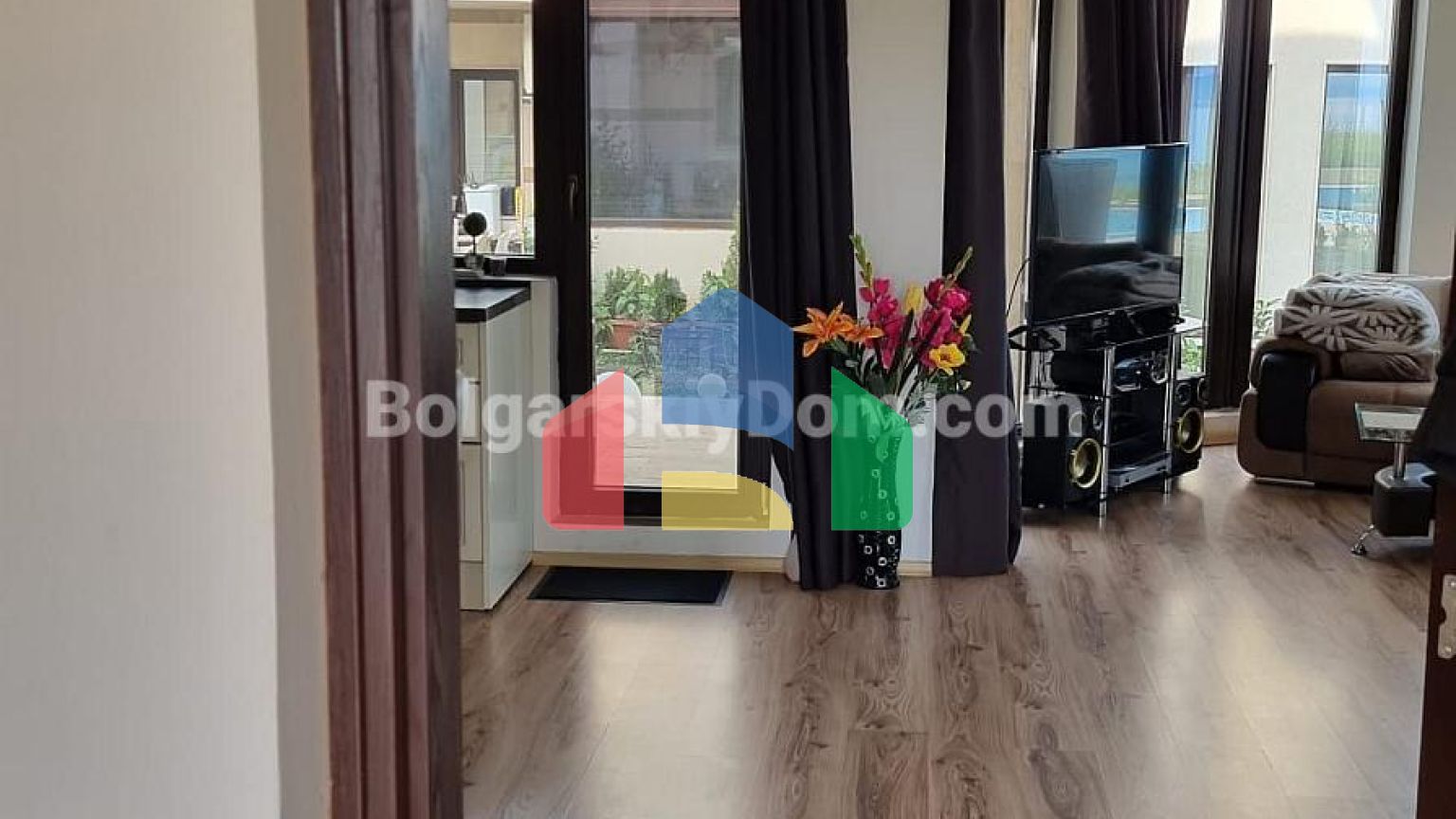 Трикімнатна квартира в Маджестік Сі Віллідж