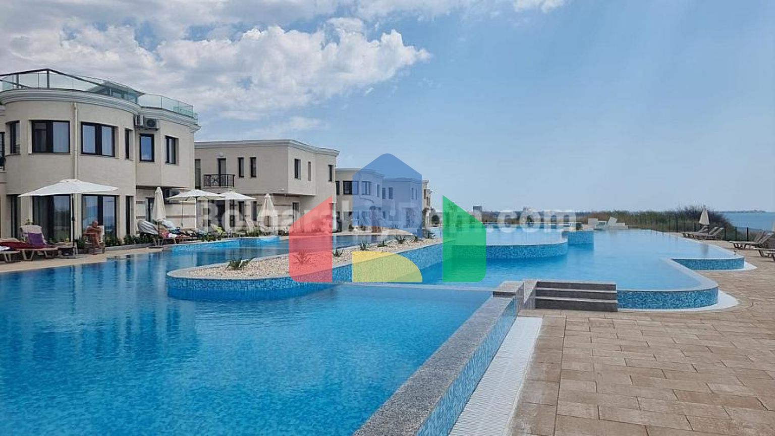 Трикімнатна квартира в Маджестік Сі Віллідж