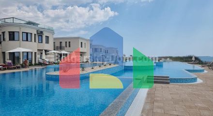 Трикімнатна квартира в Маджестік Сі Віллідж