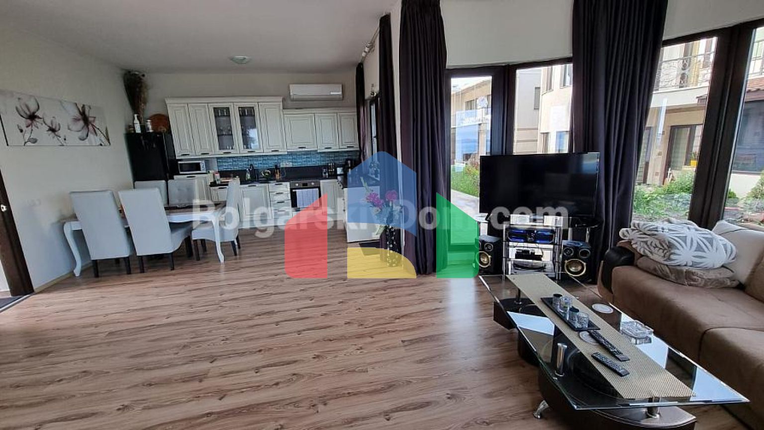 Трикімнатна квартира в Маджестік Сі Віллідж