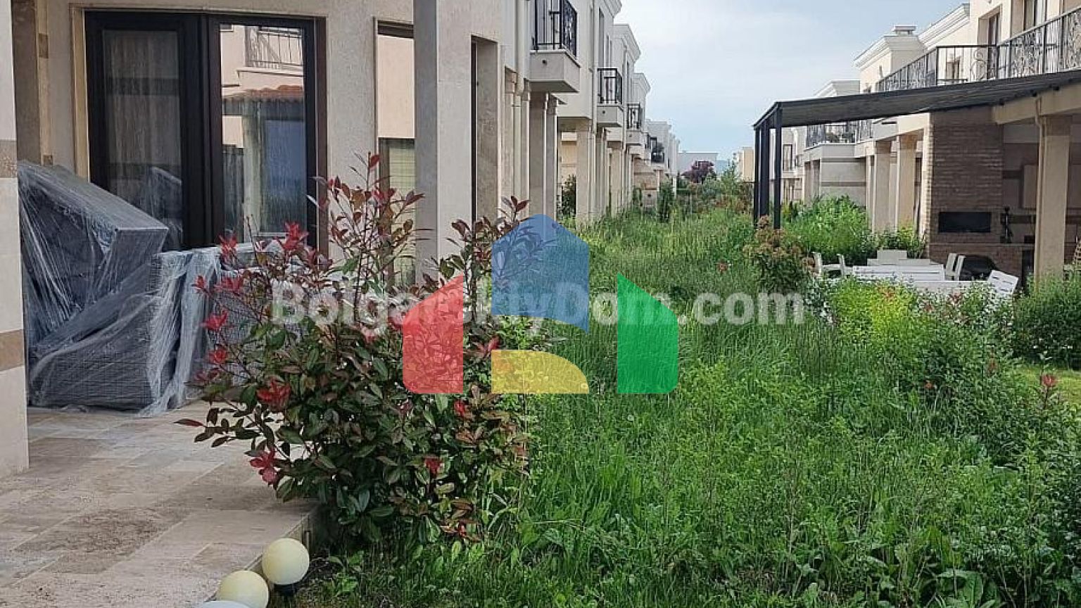 Трикімнатна квартира в Маджестік Сі Віллідж