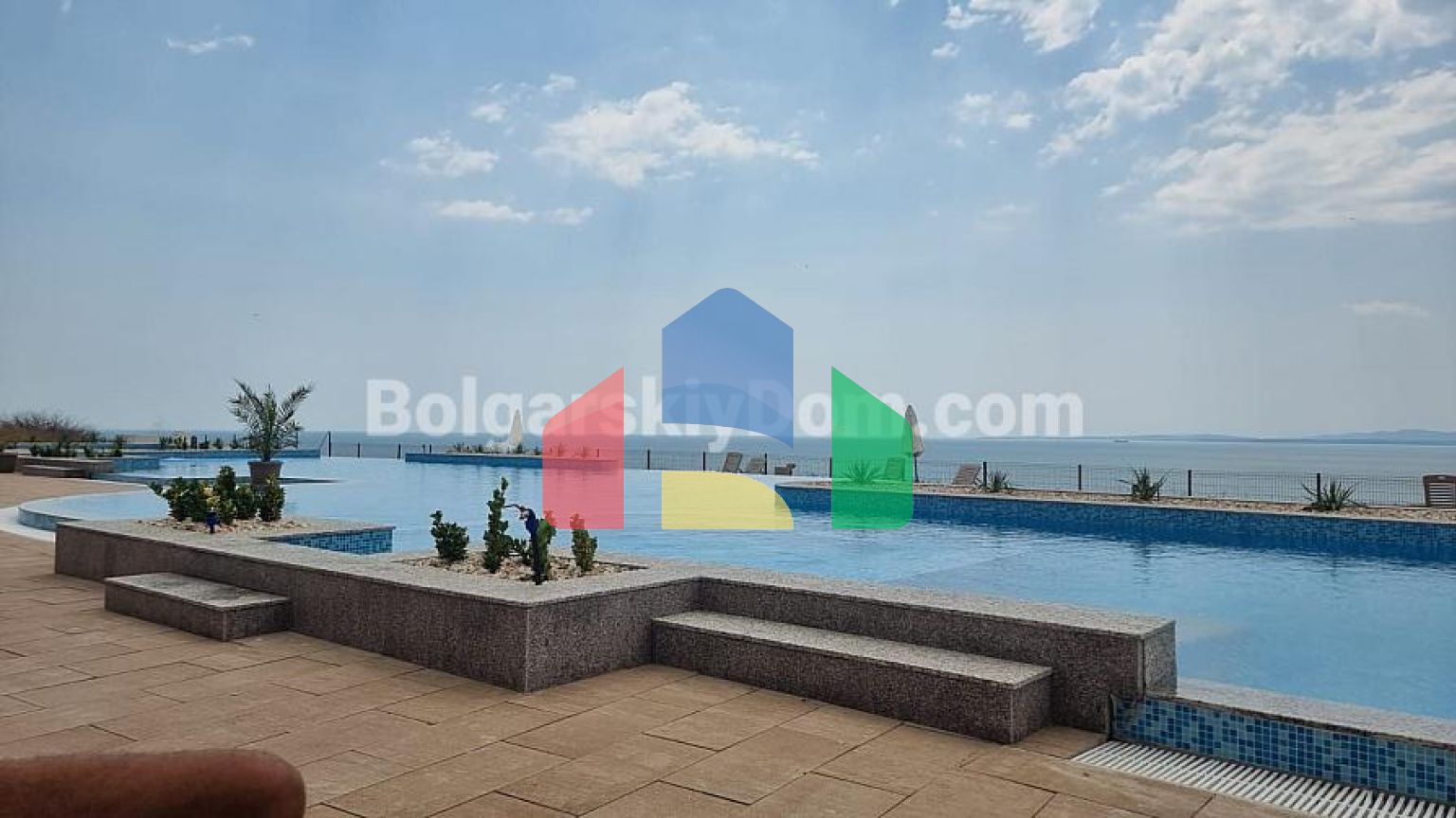 Трикімнатна квартира в Маджестік Сі Віллідж