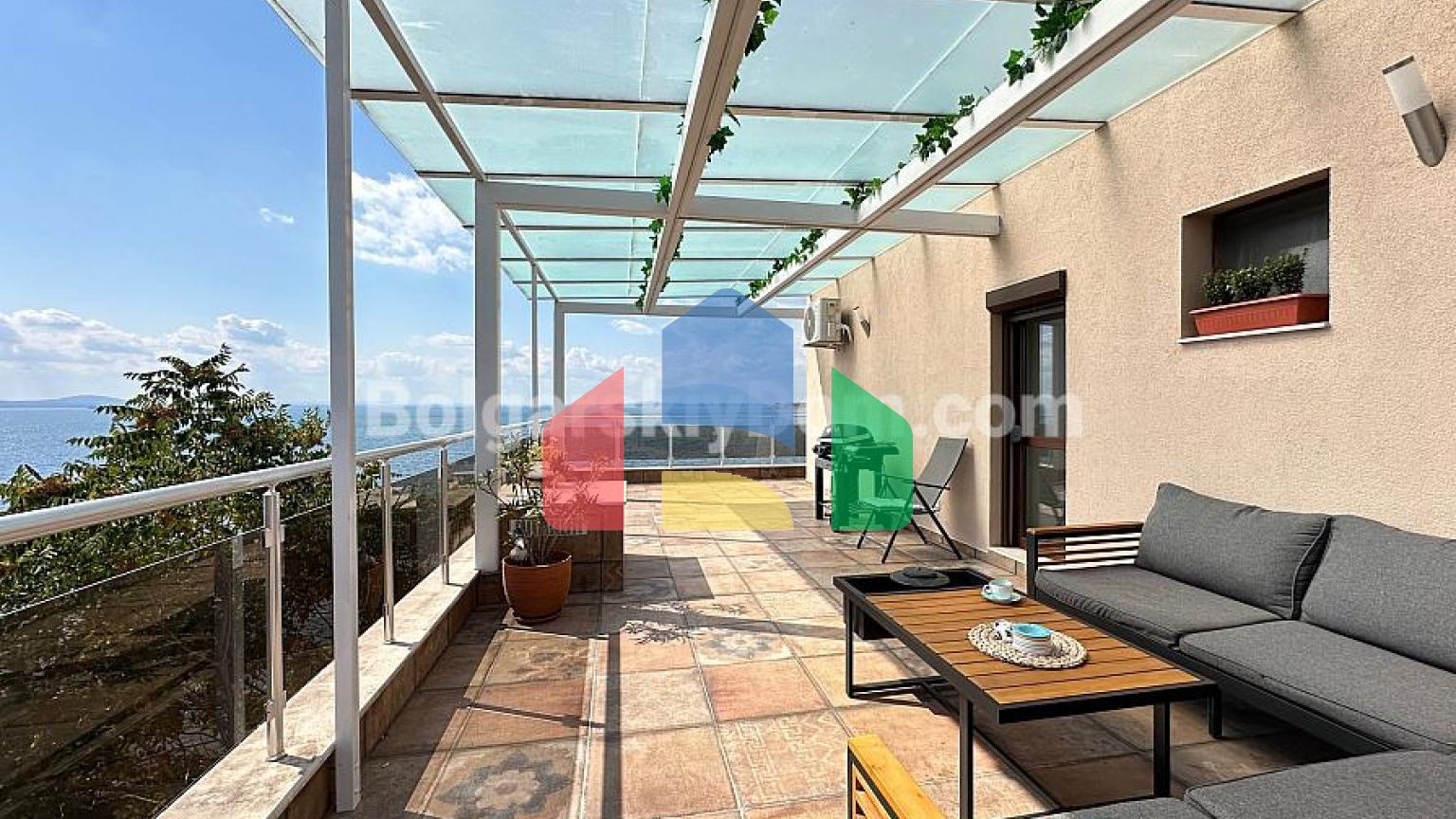 Четырехкомнатная квартира в Адмирал Бич Клаб