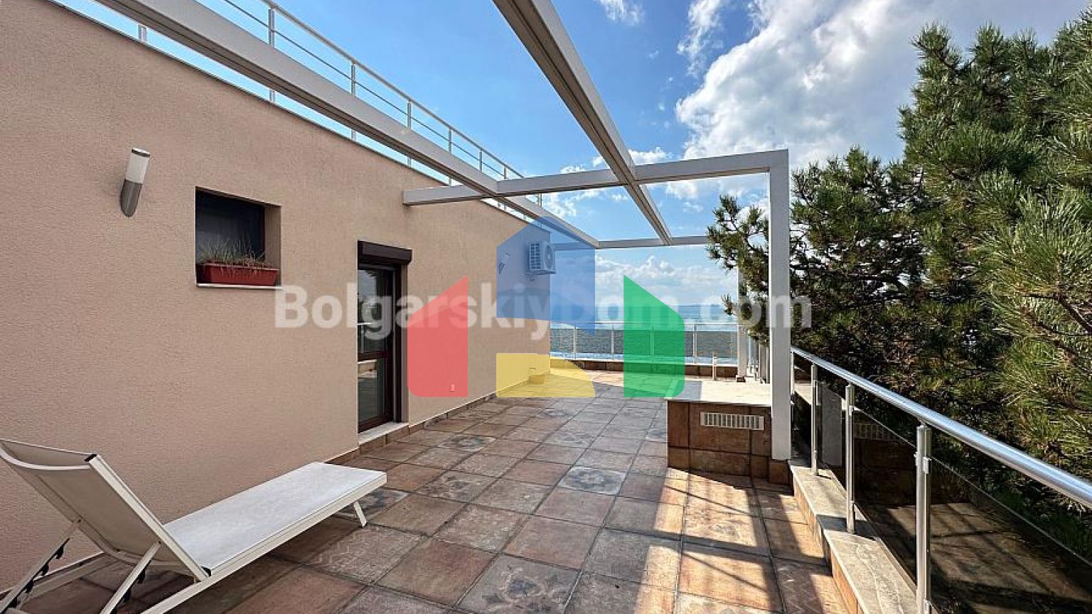 Четырехкомнатная квартира в Адмирал Бич Клаб