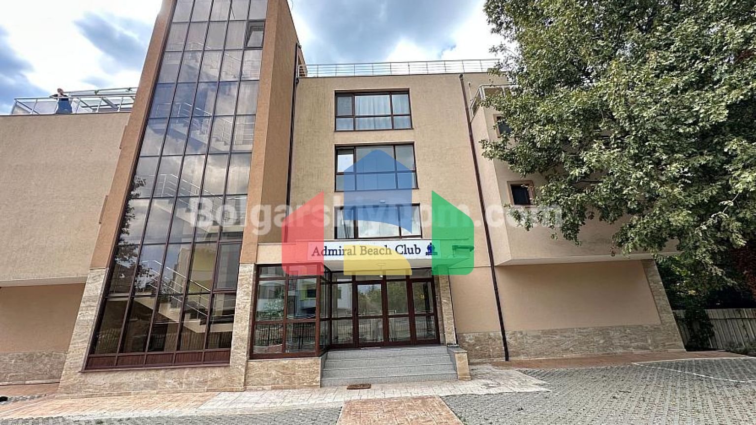 Четырехкомнатная квартира в Адмирал Бич Клаб