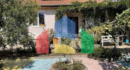 Одноповерховий будинок в Каменар