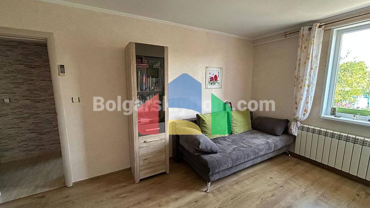 Одноповерховий будинок в Каменар