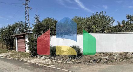 Одноповерховий будинок в Каменар