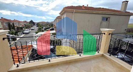 Будинок в Вікторія Хілл