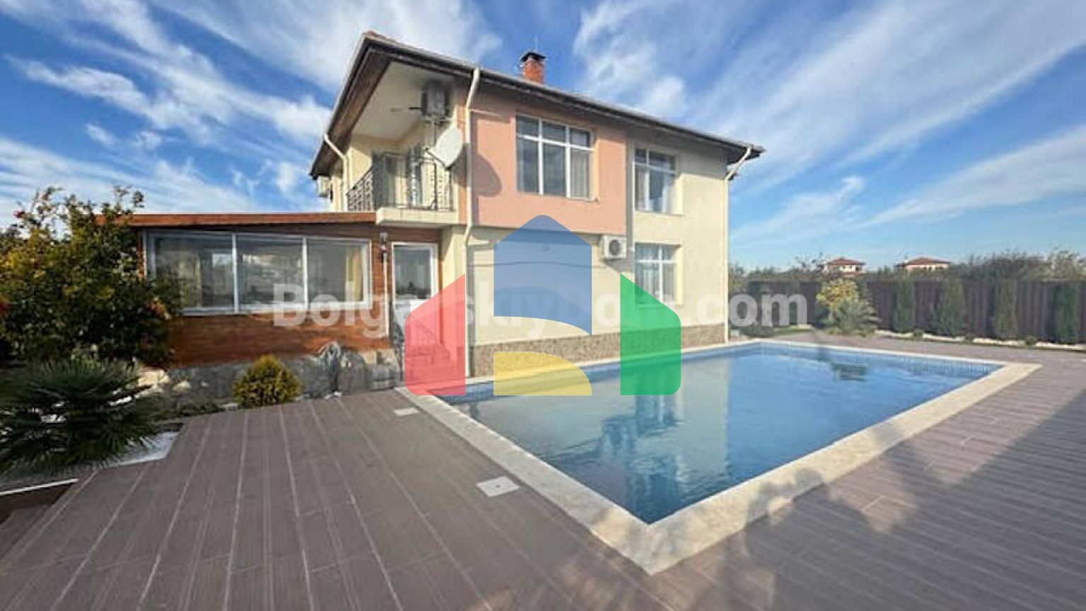 Двоповерховий будинок в Каменар