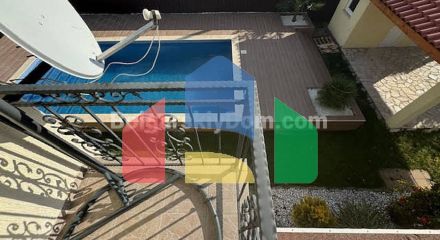 Двоповерховий будинок в Каменар