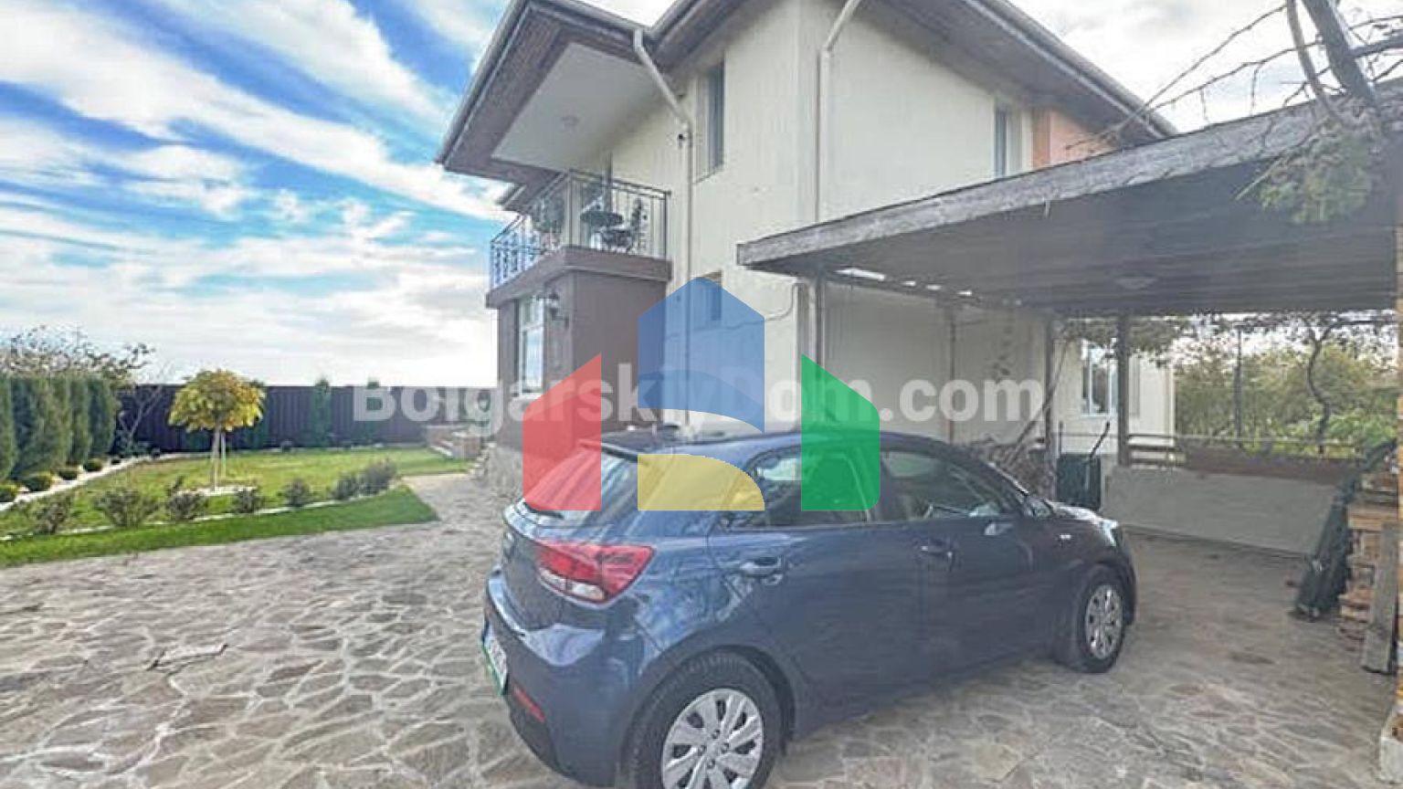 Двоповерховий будинок в Каменар