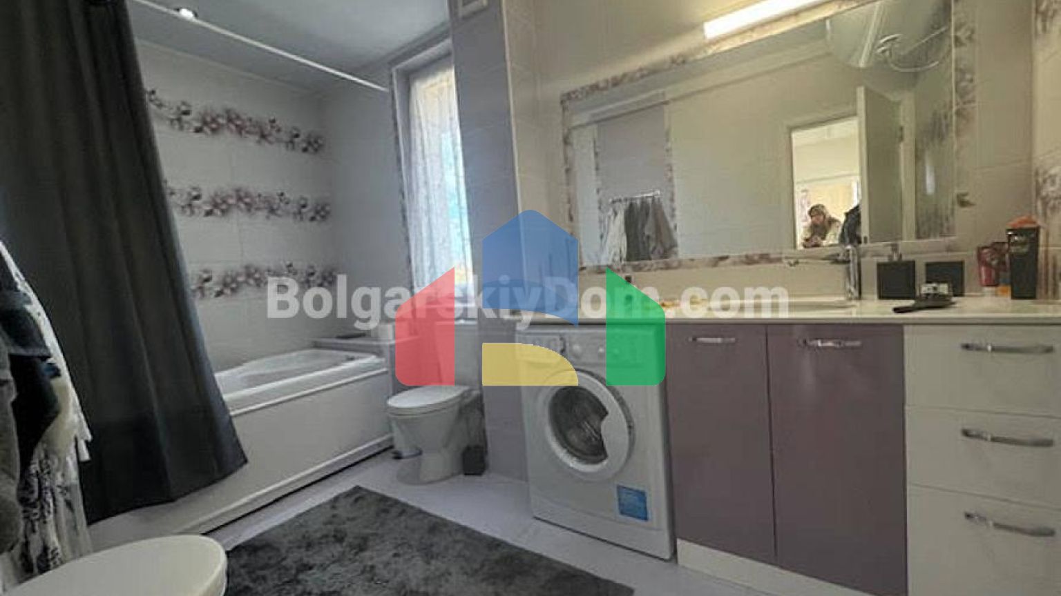 Двоповерховий будинок в Каменар