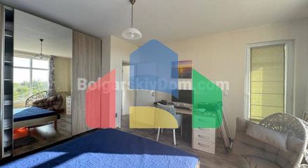 Двоповерховий будинок в Каменар