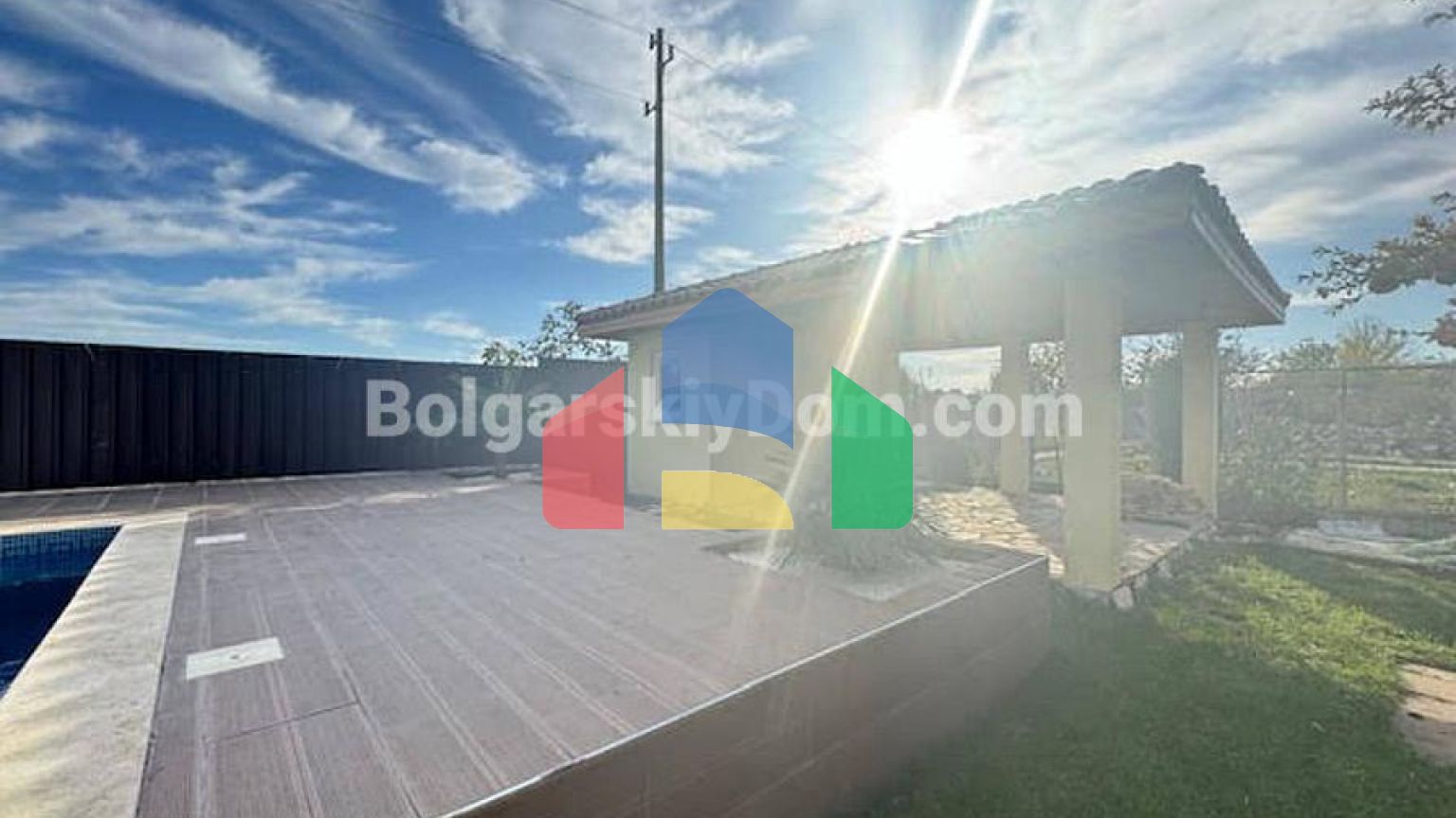 Двоповерховий будинок в Каменар