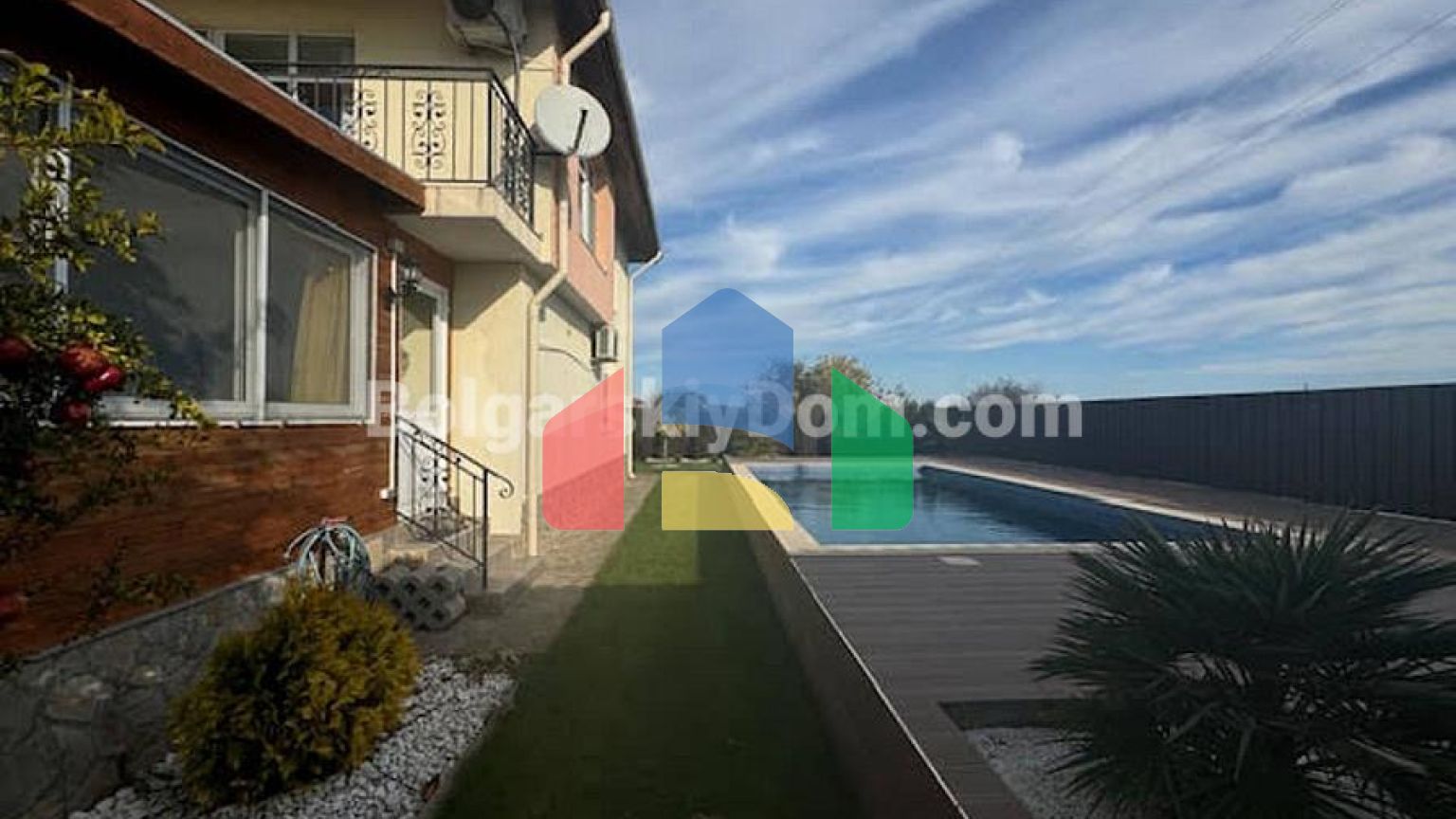 Двоповерховий будинок в Каменар