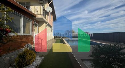 Двоповерховий будинок в Каменар