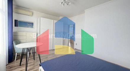 Двоповерховий будинок в Каменар