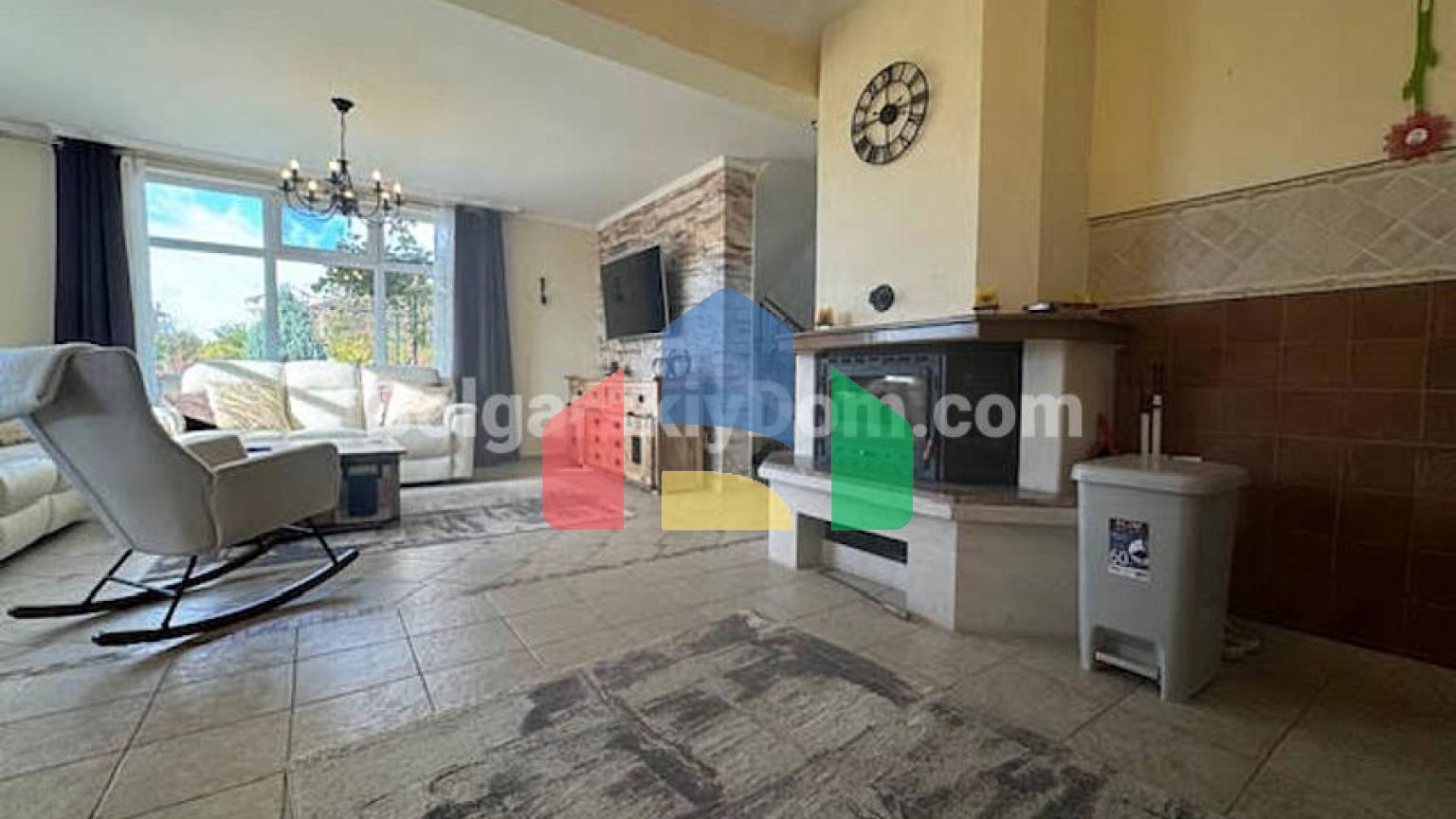 Двоповерховий будинок в Каменар