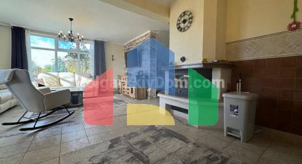 Двоповерховий будинок в Каменар