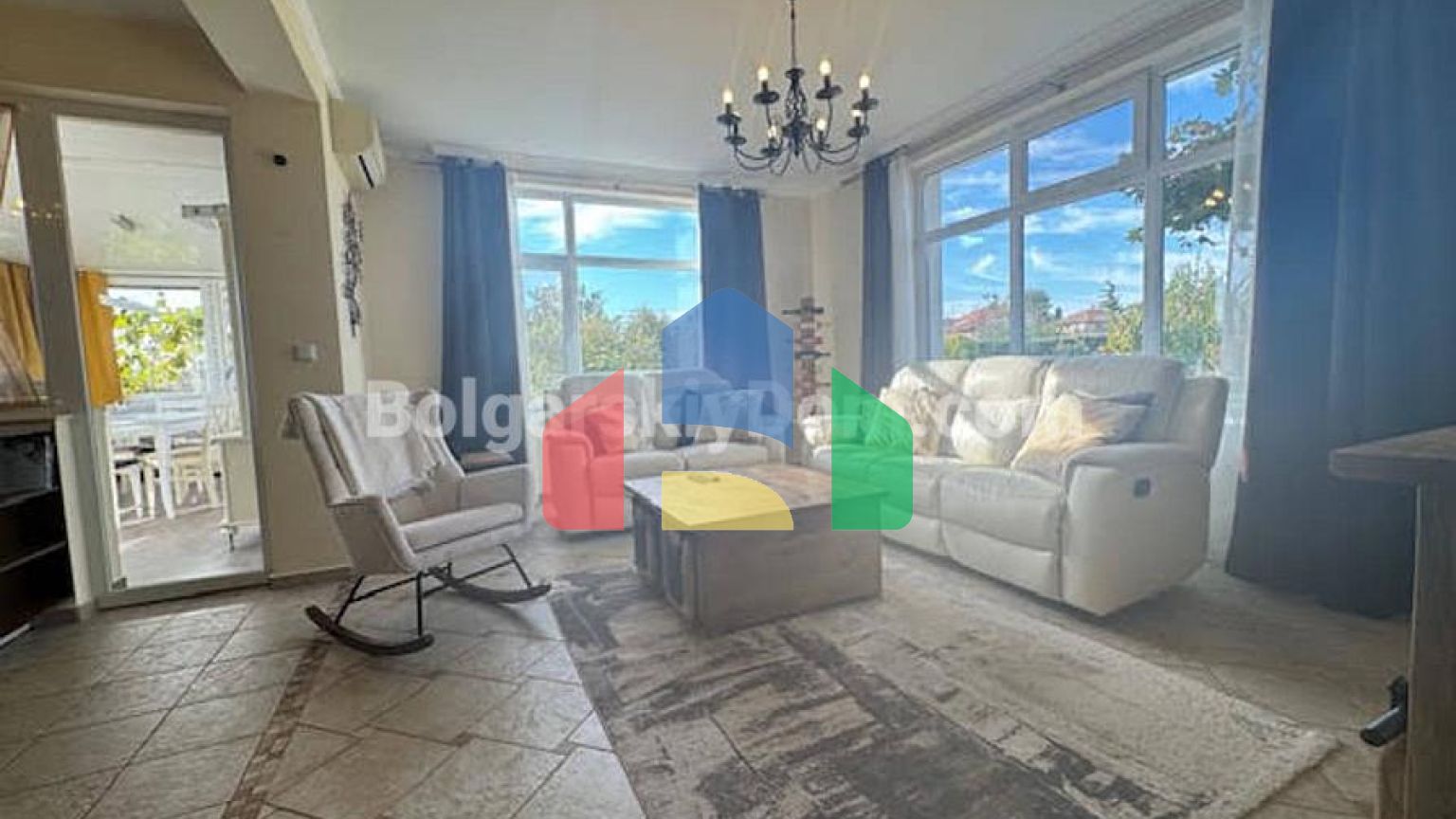 Двоповерховий будинок в Каменар