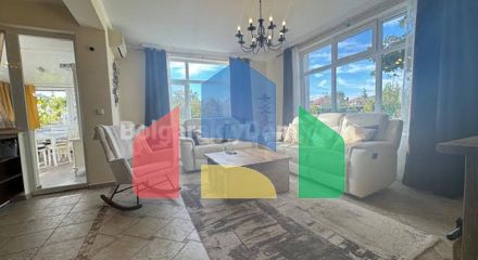 Двоповерховий будинок в Каменар