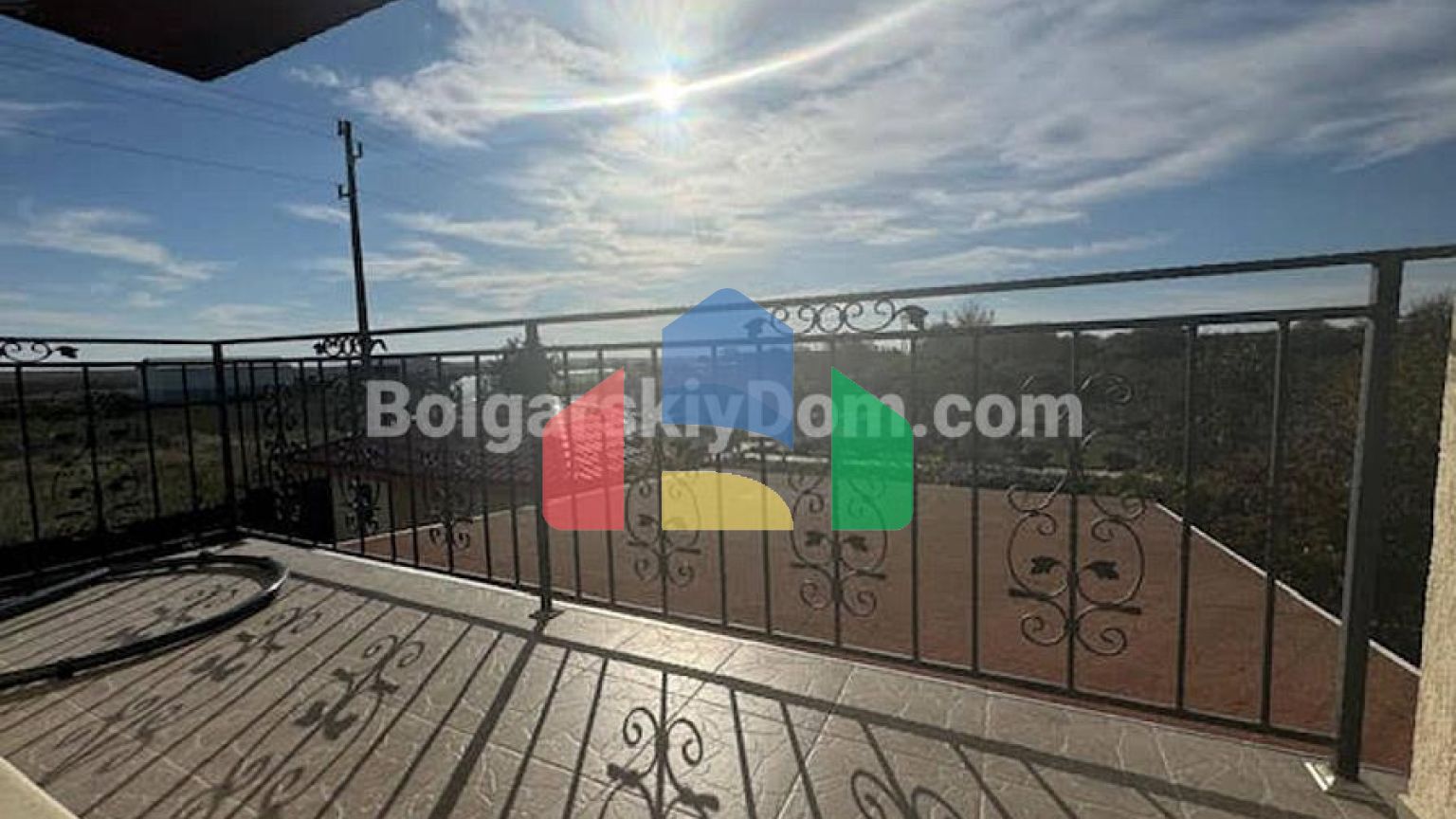 Двоповерховий будинок в Каменар