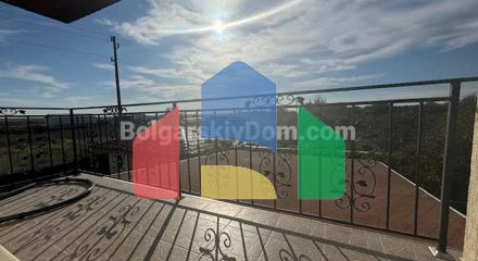 Двоповерховий будинок в Каменар