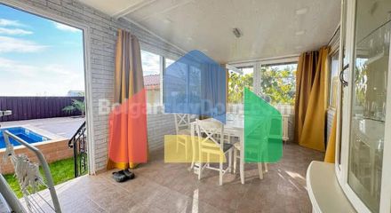 Двоповерховий будинок в Каменар