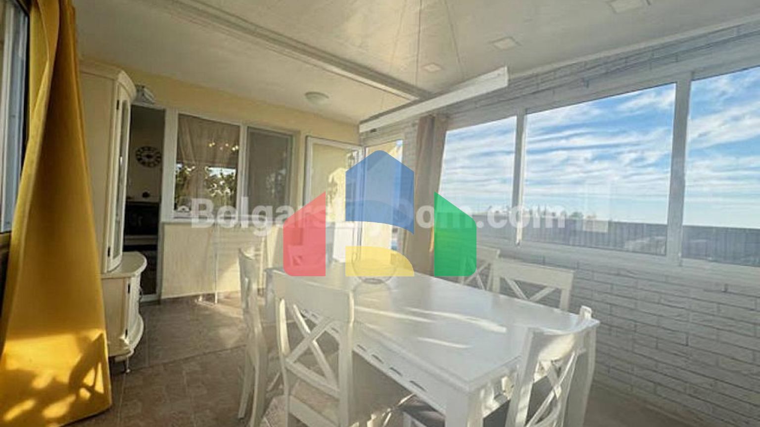 Двоповерховий будинок в Каменар