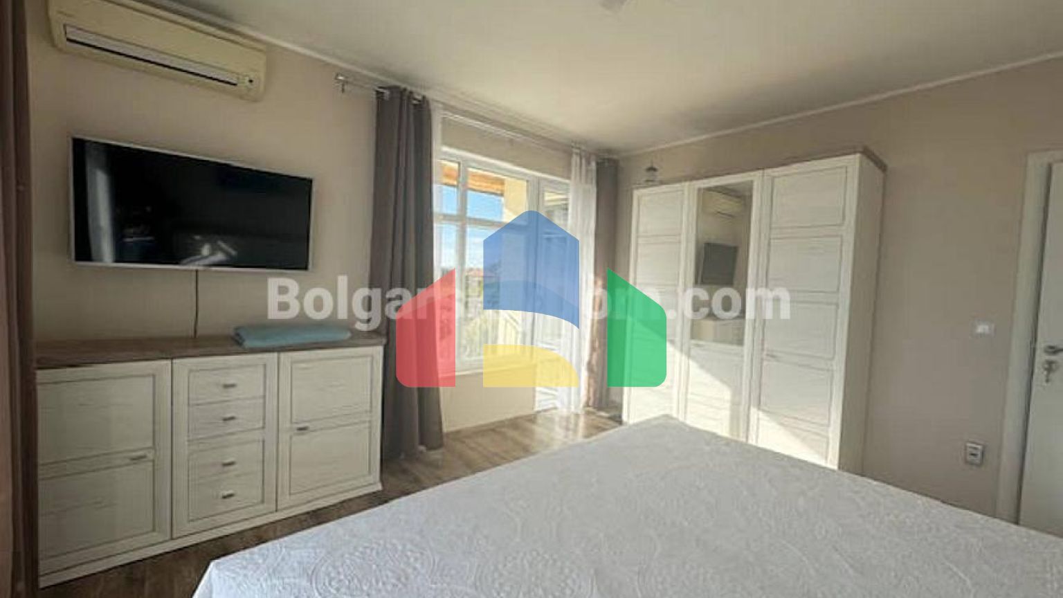 Двоповерховий будинок в Каменар