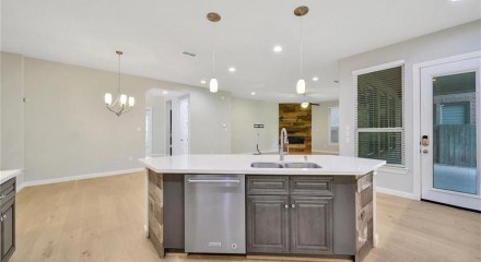 Residential - Single Family Home - Houston, Texas, United States - United States