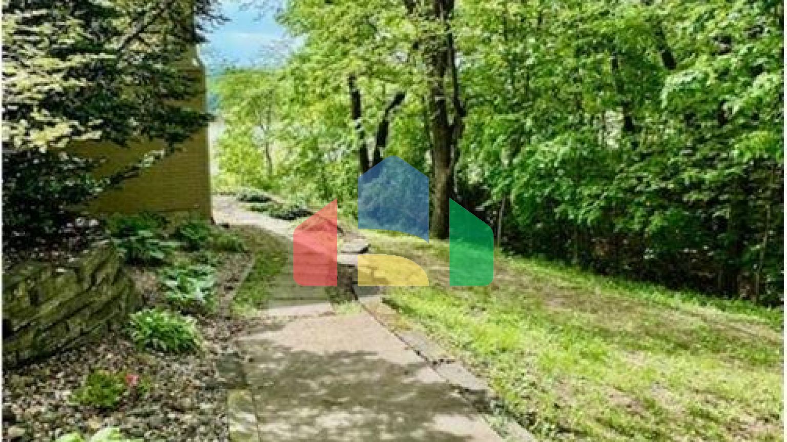 Residential - Single Family Home - Burlington, Iowa, United States - United States