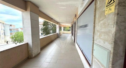 Commercial - Commercial/Retail - Ramada e Caneças, Odivelas - PT