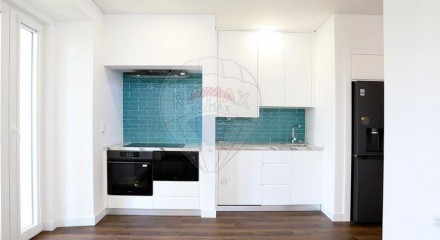 Residential - Condo/Apartment - T4 - Arroios, Lisbon - PT