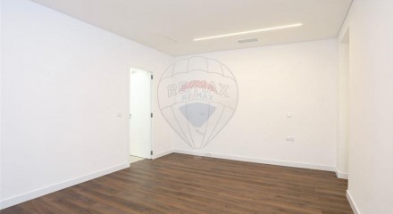 Residential - Condo/Apartment - T4 - Arroios, Lisbon - PT
