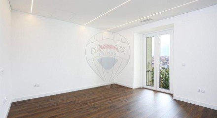 Residential - Condo/Apartment - T4 - Arroios, Lisbon - PT
