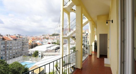 Residential - Condo/Apartment - T4 - Arroios, Lisbon - PT