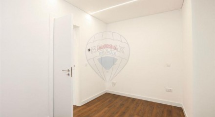 Residential - Condo/Apartment - T4 - Arroios, Lisbon - PT