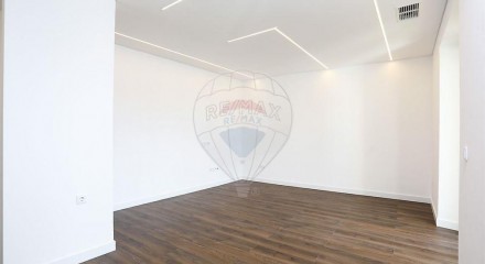 Residential - Condo/Apartment - T4 - Arroios, Lisbon - PT