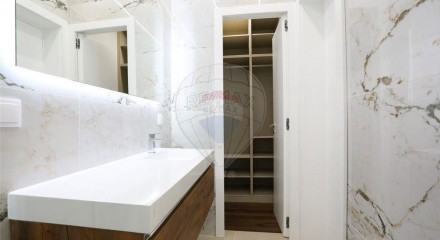 Residential - Condo/Apartment - T4 - Arroios, Lisbon - PT