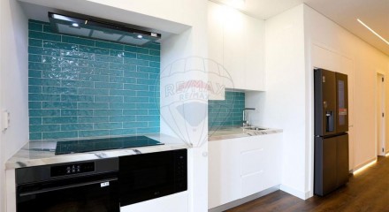 Residential - Condo/Apartment - T4 - Arroios, Lisbon - PT