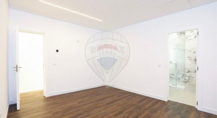 Residential - Condo/Apartment - T4 - Arroios, Lisbon - PT