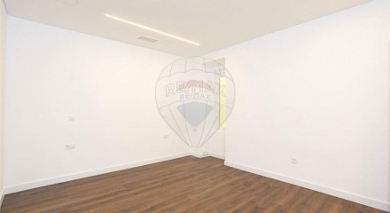 Residential - Condo/Apartment - T4 - Arroios, Lisbon - PT