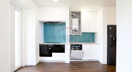 Residential - Condo/Apartment - T4 - Arroios, Lisbon - PT