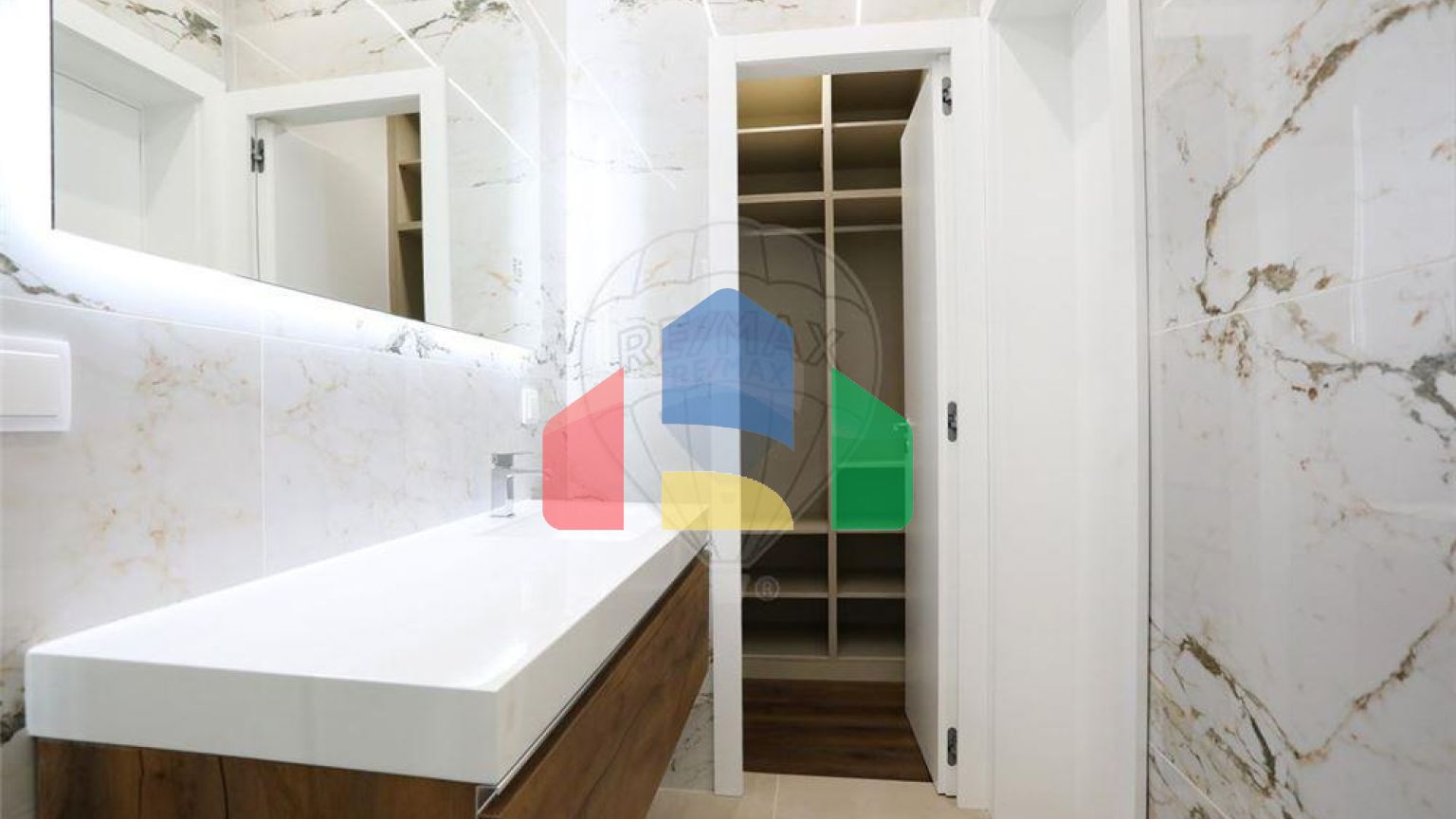 Residential - Condo/Apartment - T4 - Arroios, Lisbon - PT