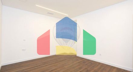 Residential - Condo/Apartment - T4 - Arroios, Lisbon - PT