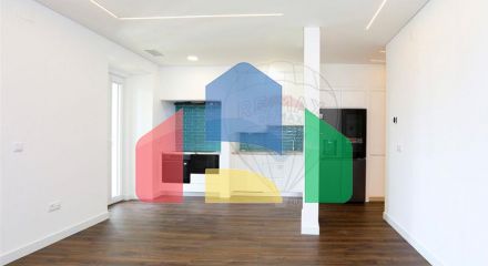 Residential - Condo/Apartment - T4 - Arroios, Lisbon - PT