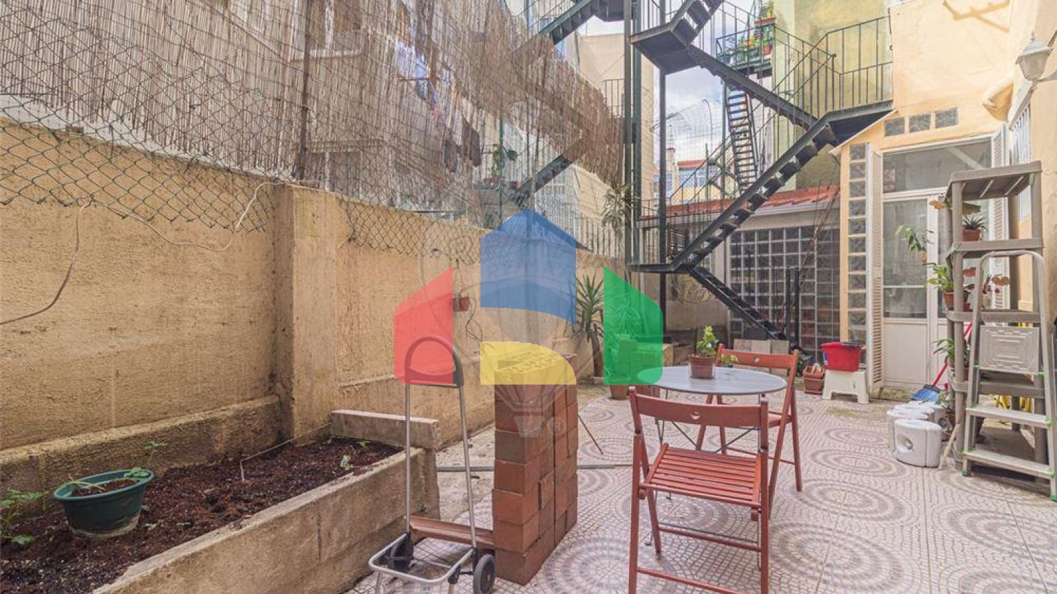 Residential - Condo/Apartment - T4 - Arroios, Lisbon - PT