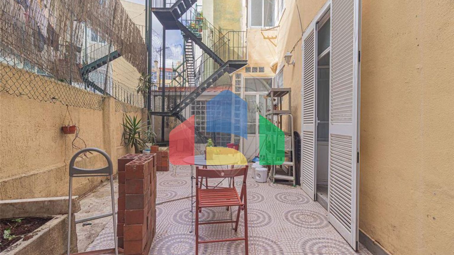 Residential - Condo/Apartment - T4 - Arroios, Lisbon - PT